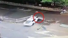 疑因情感问题！南昌保时捷当街故意撞人 女子被撞飞险遭二次碾压