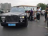 车子停在家门口，第二天被通知撞死人，车主一脸茫然