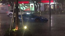 520的万象城，雨已经下的让兰博基尼变成水牛了，是谁在发誓。