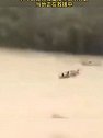 湖南湘潭：男子划龙舟被雷击中落水失联，当地正在救援中