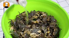 腌菜江苏特产“腌醉蟹”，咸鲜入味，蟹膏肥美，好吃到舔手指