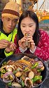 渔民吃竹节蛏连根拔起