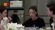 李小璐甜馨穿亲子装出镜，调皮跳舞很活泼，网友感慨：好妈妈