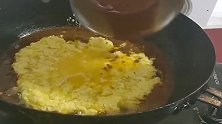 这鸡蛋炒的，我愣是可以多吃几碗饭，据说是广东那边的炒法