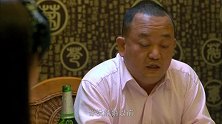 钱霏霏的一条短信就把艾勤奋喊走了，葛小美怎么喊也喊不回