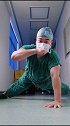 手术完了伸伸筋骨，做一个名副其实的宠粉的骨科健将。（本视频点赞或评论过万，想听什么歌您来点）