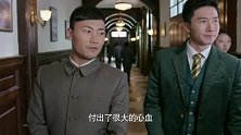 李梓杭的秘书带李梓牧参观并介绍各个办公室