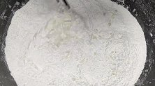 这样做饼张张薄如纸，1饼2用，一次做20多张，做一次吃半个月