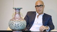 欧洲老妇闲置花瓶50年 竟是乾隆御用拍出900万美元
