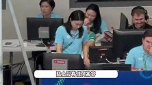 郭晶晶现身世锦赛惊艳众人，素颜亮相从容自信，网友：最美女裁判