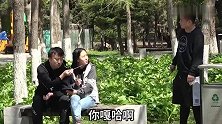 小伙找人剪断女朋友耳机，还往她脸上糊蛋糕，找情侣秀恩爱气她！