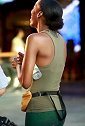 沈阳女子健身达人：外籍黑人女子来自卢旺达健身装街拍逛街