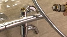 贵州贵阳：精装房变“水上乐园” 施工方：大冷天业主不关窗