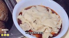一碗自制的酸辣面片，九碗土到家的超哥吃的连汤都不剩