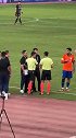 实拍泰山队换人闹乌龙 最终阿尔瓦罗留在场上谢文能被换下