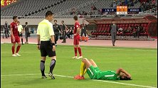 辛苦老将了！ 杜威回追脚下打滑意外受伤