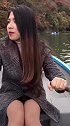 来日本旅游，穿着裙子的导游姑娘自告奋勇要划船，结果尴尬了！