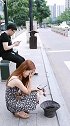 小姐姐被当成要饭的了