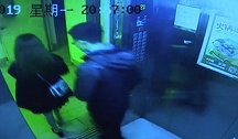 上海一女子下晚班回家乘电梯遭尾随 男子故意踩脚跟强行揉脚