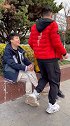 我姐姐30岁时没有男朋友，她每天被带到街上，希望能有点机会