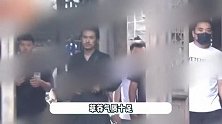 不受考编风波影响，易烊千玺进组《满江红》，胡茬造型判若两人