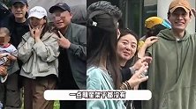 经超一家新疆度假被偶遇，小李琳与前夫生的女儿露面，个子高还漂亮
