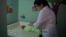 新生男婴要出院，护士也是太实在，居然把宝宝包成这样！