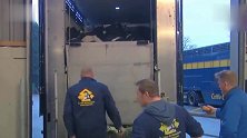 国外大型畜牧运输车,1000头牛没几车就拉完了,这车太能装了