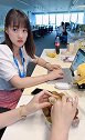 同事情谊也就如此了吧，风一吹就散了