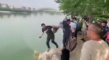 愤怒！野泳不听劝反推人下水  这类“大爷”将被公园拉黑