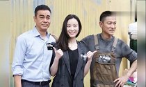 刘德华出席电影《拆弹专家2》开机仪式,与倪妮同框帅气又年轻!