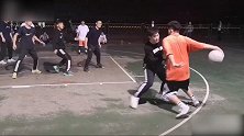 一顿操作猛如虎！头盔哥野球场终结对手脚踝