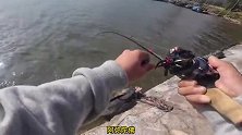男子吐槽钓鱼时被放生大妈念经诅咒、抢夺鱼竿：念完经放生的鱼都缺氧死了