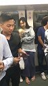 坐地铁发现对面小姐姐偷拍我但没证据，正在考虑要不要搭讪，下一刻我笑了！
