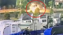 监拍！广东一小车行驶中突然腾空翻转爆炸起火 司机当场死亡