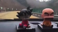 搞笑配音，这车怎么和兔子一样，蹦蹦跳跳的就来了