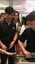 吕小雨来机场甜美可人元气满满