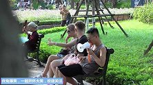用喇叭吃东西，国外搞笑恶作剧，越南有趣街拍