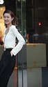 小姐姐回眸一笑，甜到你心里了吗，街拍穿搭