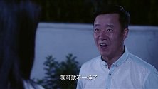 男孩向女孩炫耀式求爱，夸张贬低他人的言论让人笑翻天