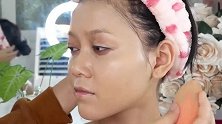 妹子素颜平淡无奇，化完妆后，直接变身美女