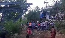 印度一索道上缆车相撞至少10人受伤，50人被困