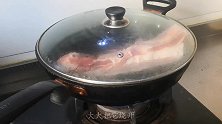 家常版的蒜泥白肉这样做，好吃不油腻，蒜香浓郁，招待客人特有面