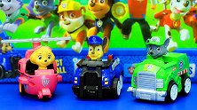 狗狗巡逻队：狗狗警车和巡逻车拆箱