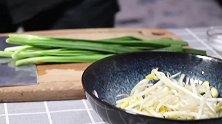 1把黄豆芽1把韭菜，简单几步做出鲜味十足的下酒小菜