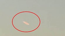 贵阳上空又被拍到有明显长拖尾的飞行物 非常明亮速度不慢