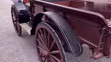 1913年制造的柴油车，轮胎不用充气，声浪像拖拉机