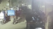 上海宝山：男子扮外卖小哥盗电瓶，连作案工具都是偷的