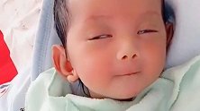 我想问一下宝妈，你是在肚子里的时候，就给孩子做了双眼皮手术吗