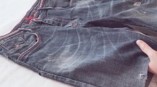 牛仔裤不要扔！裆部拆开缝一起，改后漂亮又好看